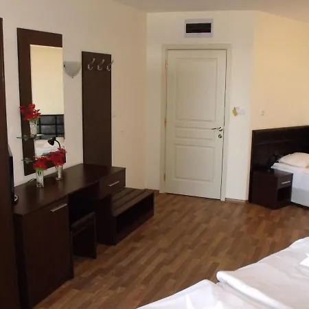 Golden Ina 4* ساني بيتش