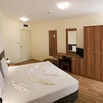 Golden Ina Hotel