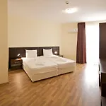 Golden Ina Хотел