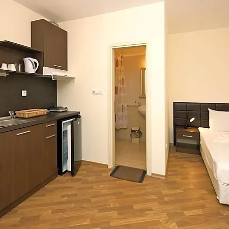 Golden Ina 4*
