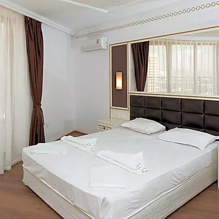 Golden Ina 4*