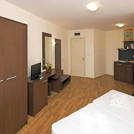 Golden Ina 4*