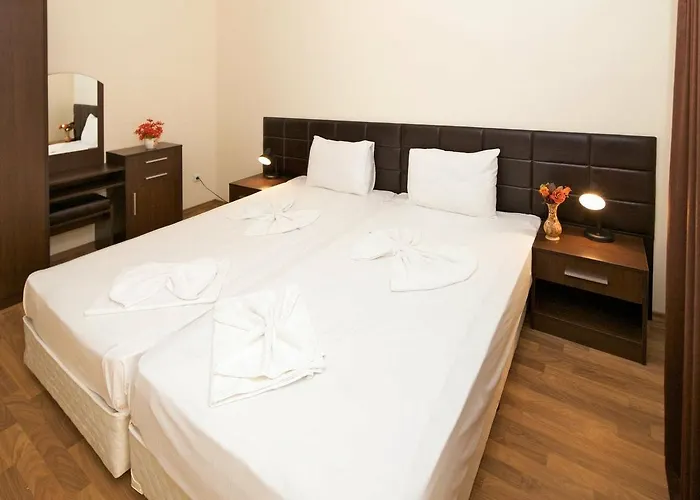 Golden Ina Σάνι Μπιτς